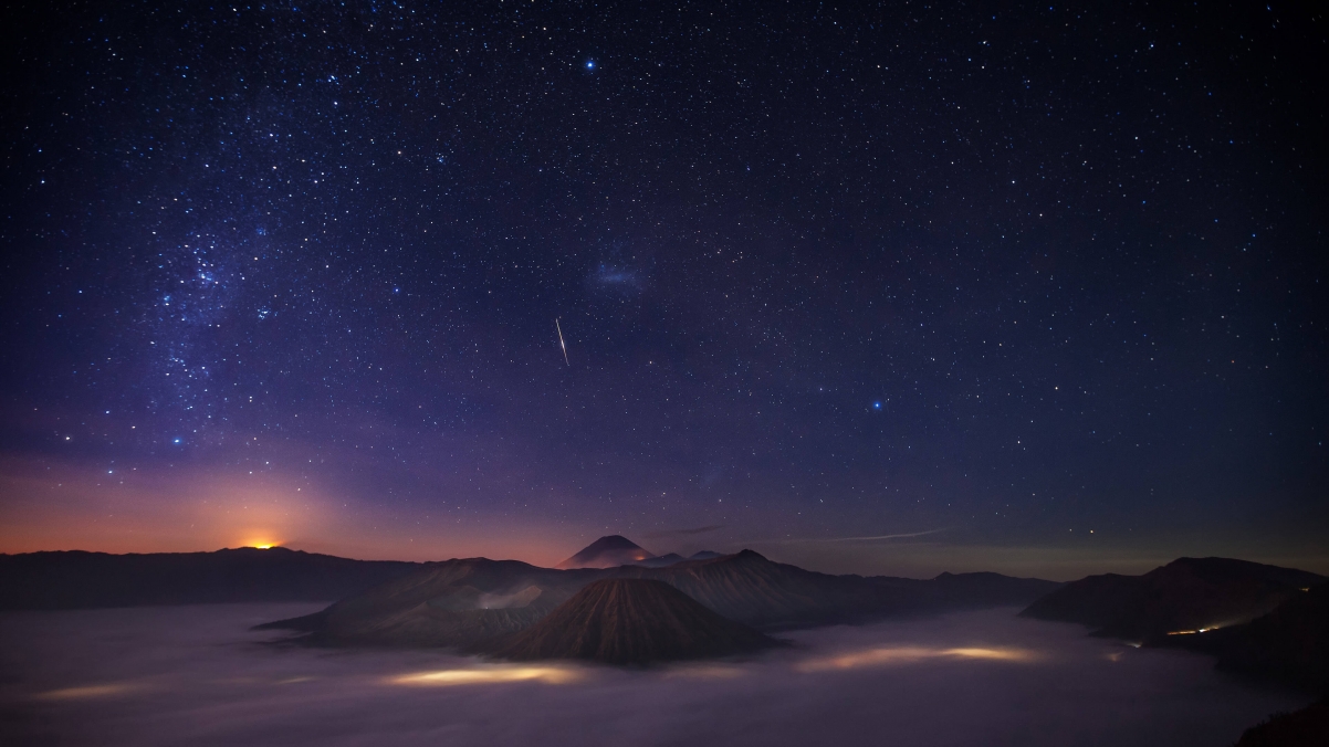 星空流星，火山璀璨，绝美4K高清夜景壁纸，3840x2160超清下载