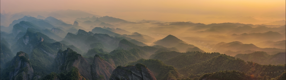 连绵山脉，湖南绝美日出风景，高清4K壁纸5120x1440，一键下载！