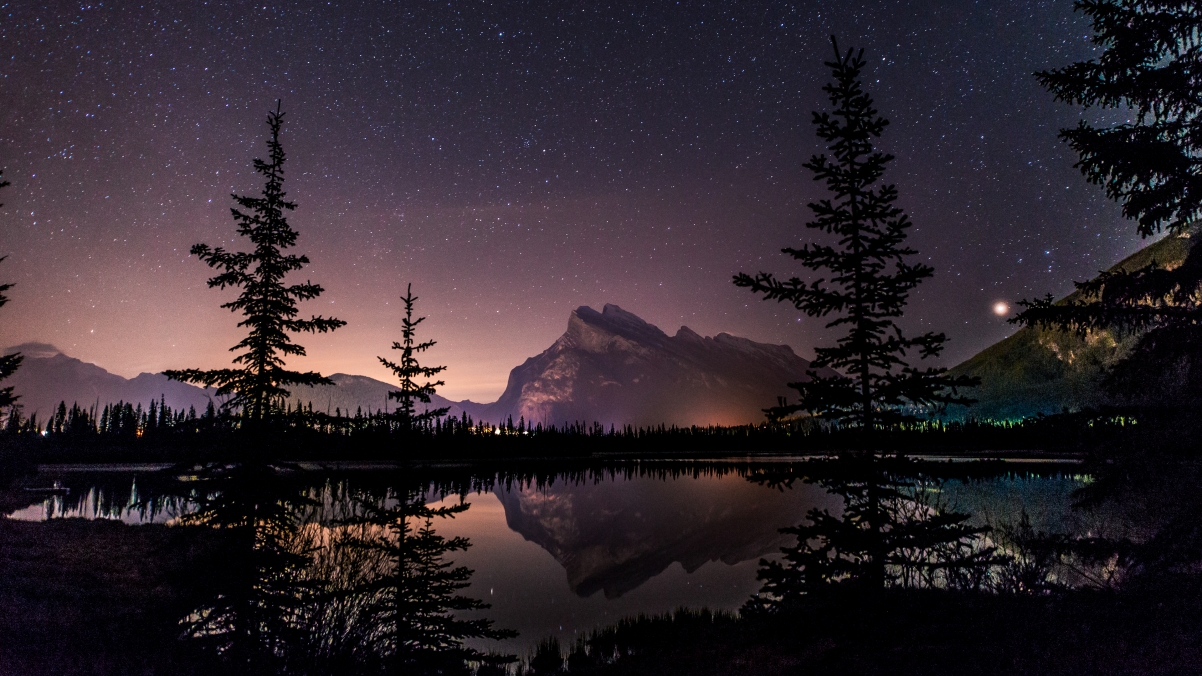 加拿大班夫国家公园朱砂湖星空，绝美4K风景壁纸，高清3840x2160下载