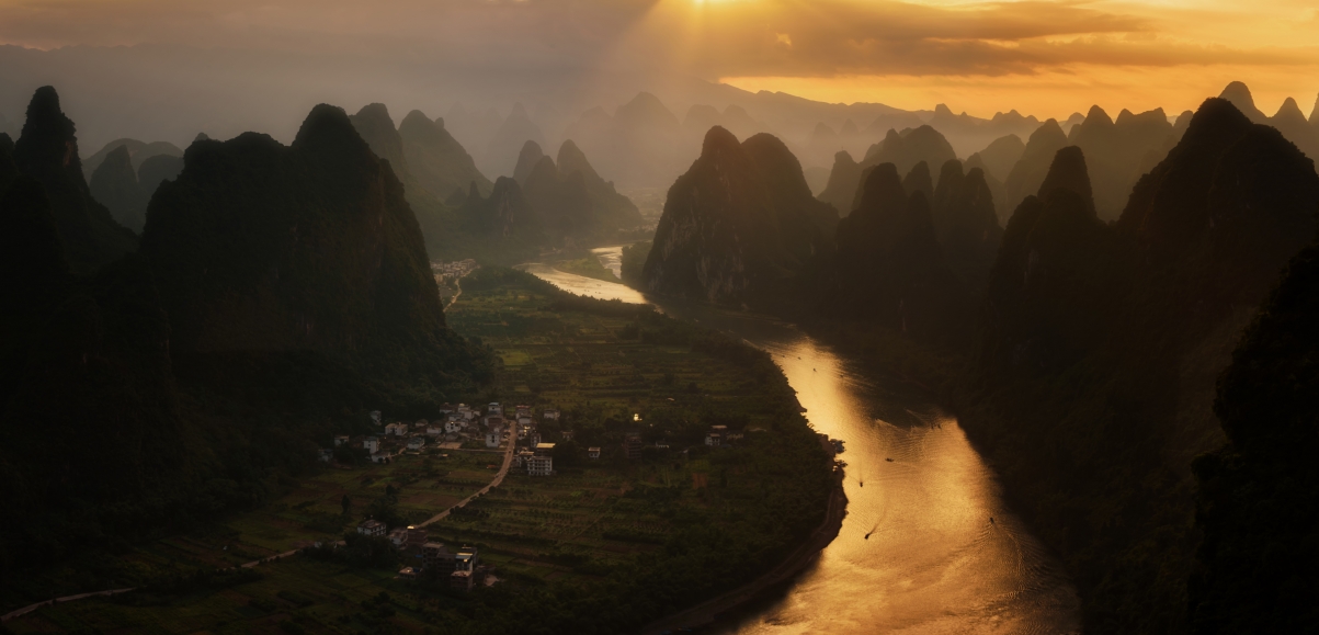 桂林阳朔漓江山水日落美景，4K超清壁纸，高清4489x2160分辨率，尽享自然风光之美！