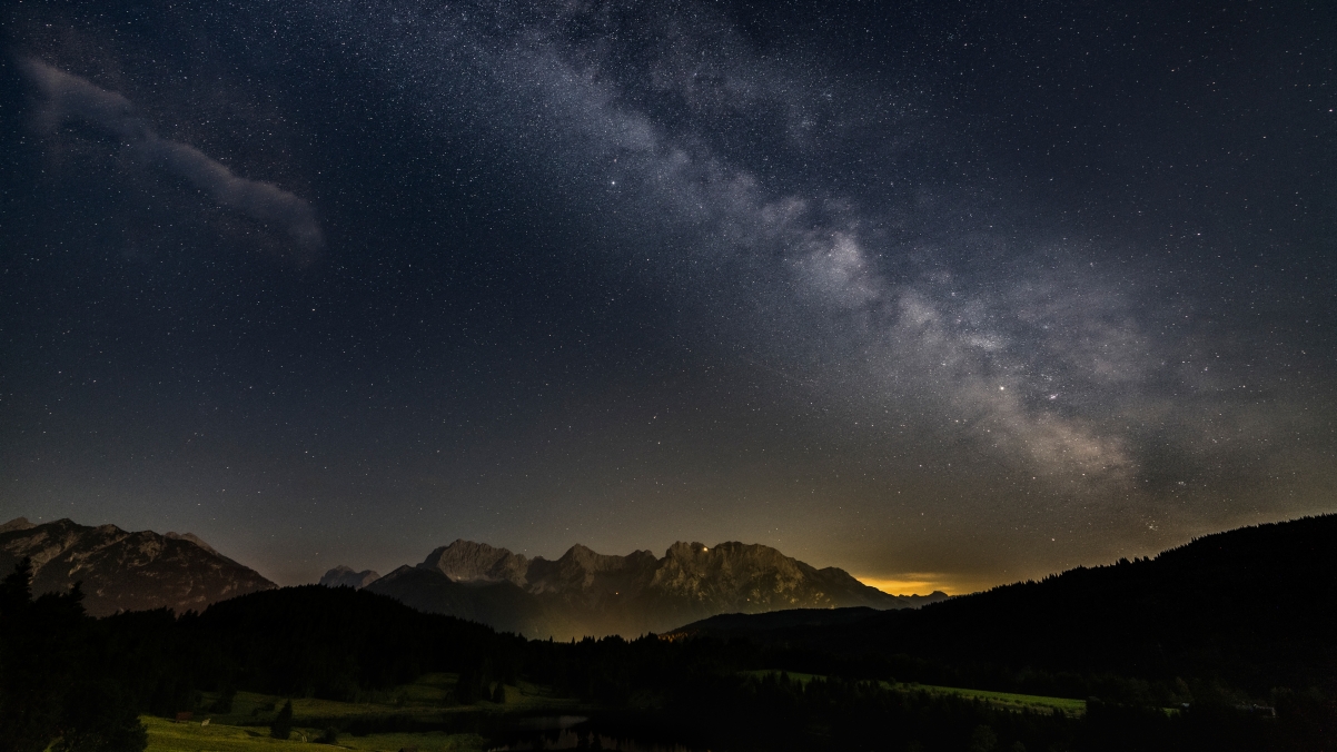 阿尔卑斯山星空4K超清壁纸，3840x2160高清下载