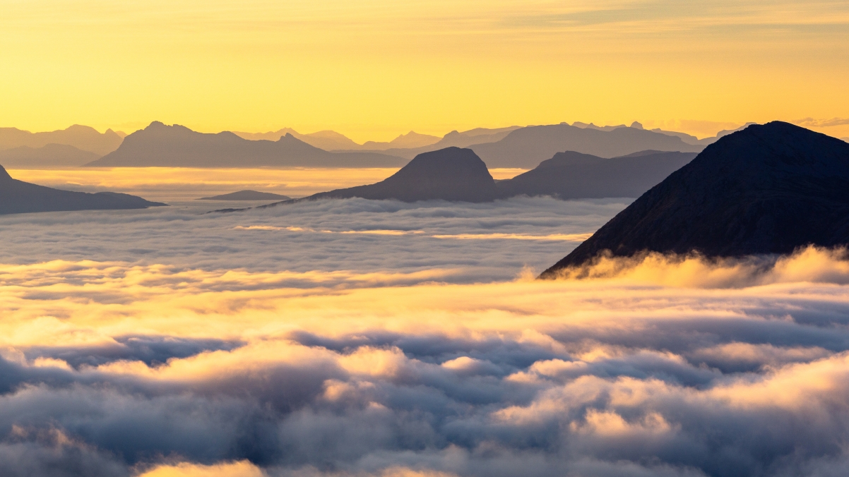 日出美景，倒立山峦映云海，超高清4K风景壁纸3840x2160免费下载