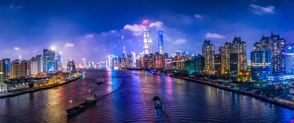 上海黄浦江夜景，东方明珠璀璨闪耀，3440x1440高清4K壁纸免费下载