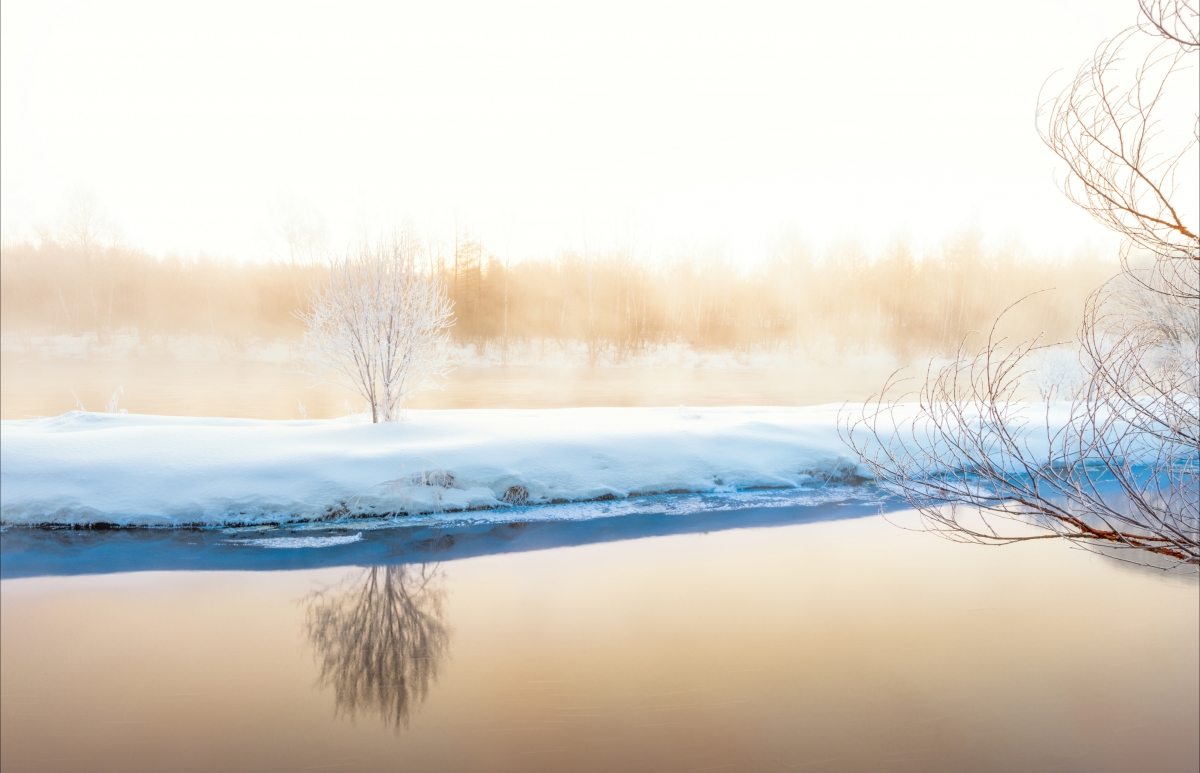 雾凇河流雪景，绝美4K壁纸，高清风景图片，4000x2578分辨率下载