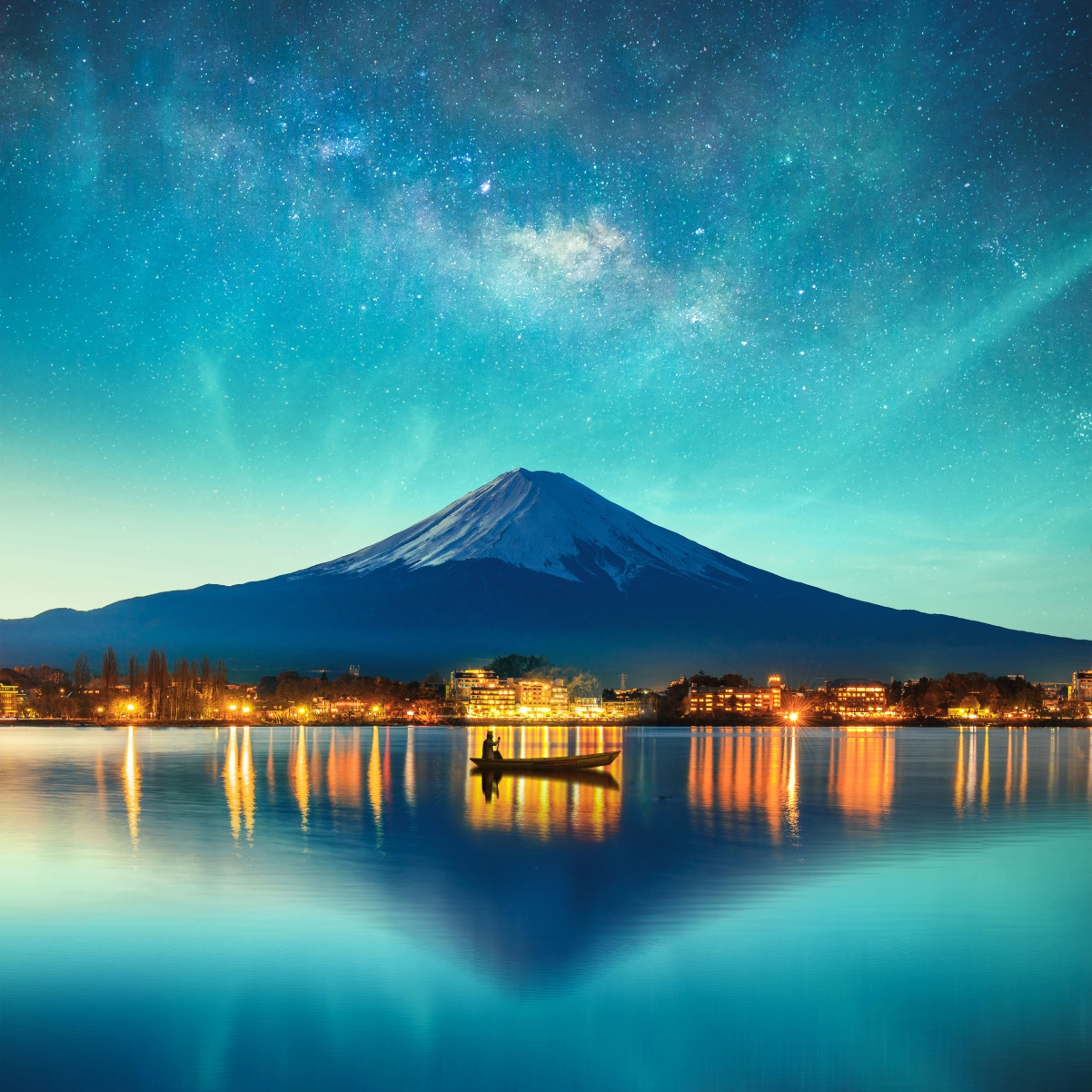 夜晚星空山影倒映，绝美灯光4K风景壁纸，高清3840x3840下载
