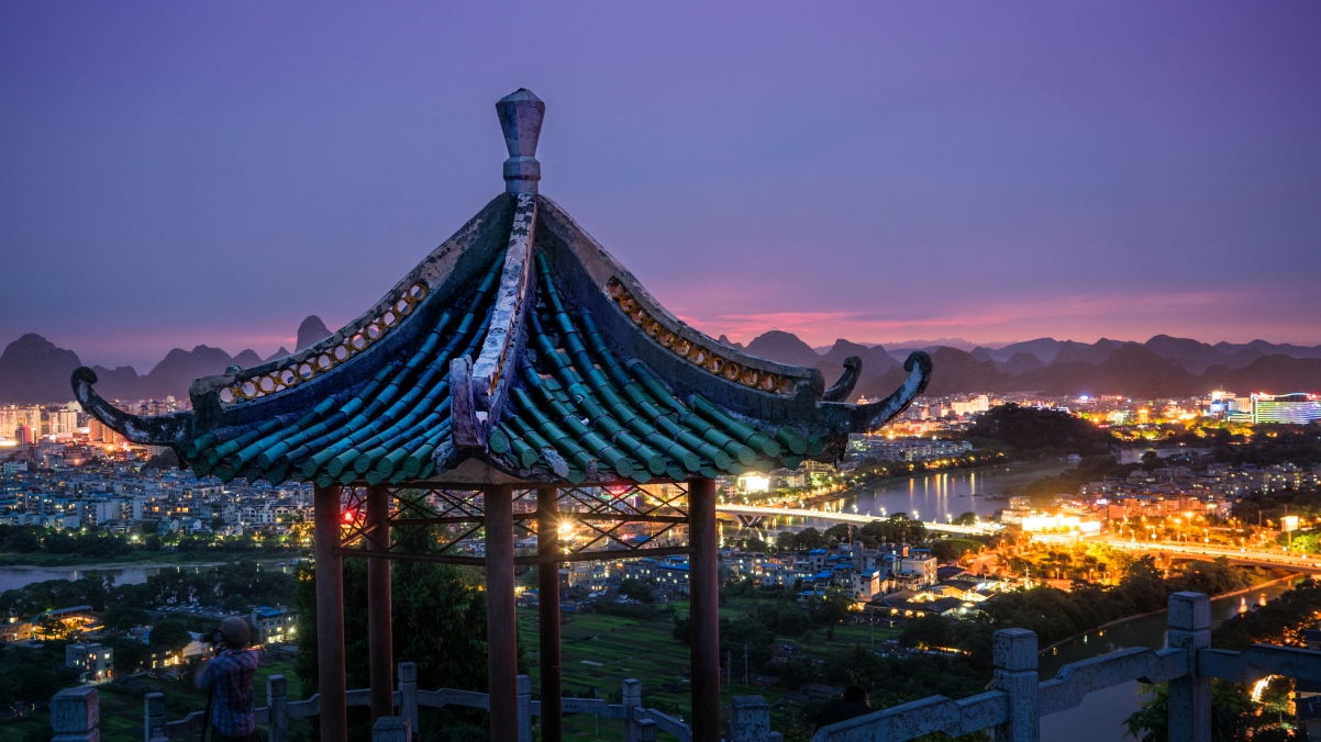 桂林夜景璀璨，绝美4K风景壁纸，超清3840x2160分辨率，一键下载！