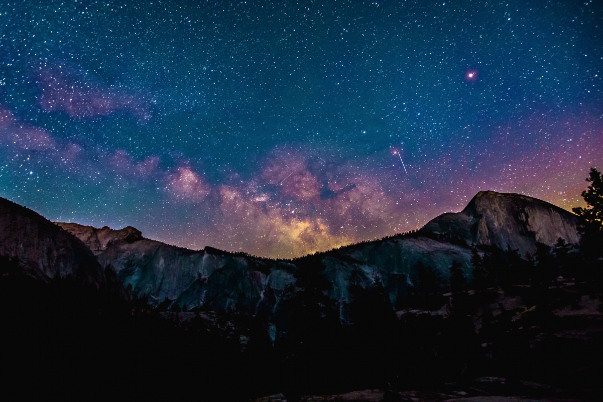 夜晚的山川，璀璨星空4K超清壁纸，高清美景图片下载（4964x3309）