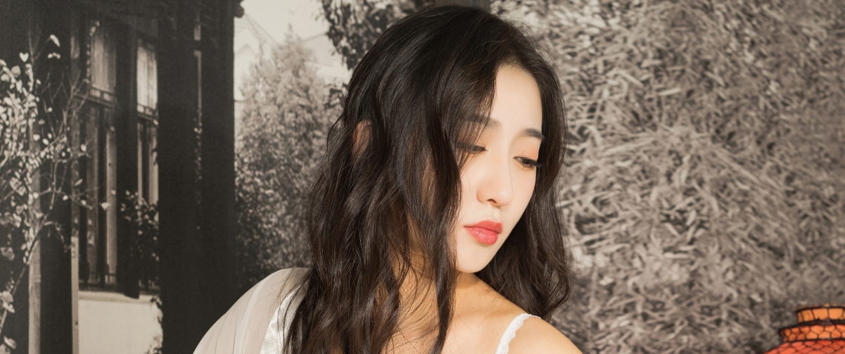 长卷发美女姜璐惊艳登场，高清4K壁纸，3440x1440分辨率，绝美图片等你来下载！