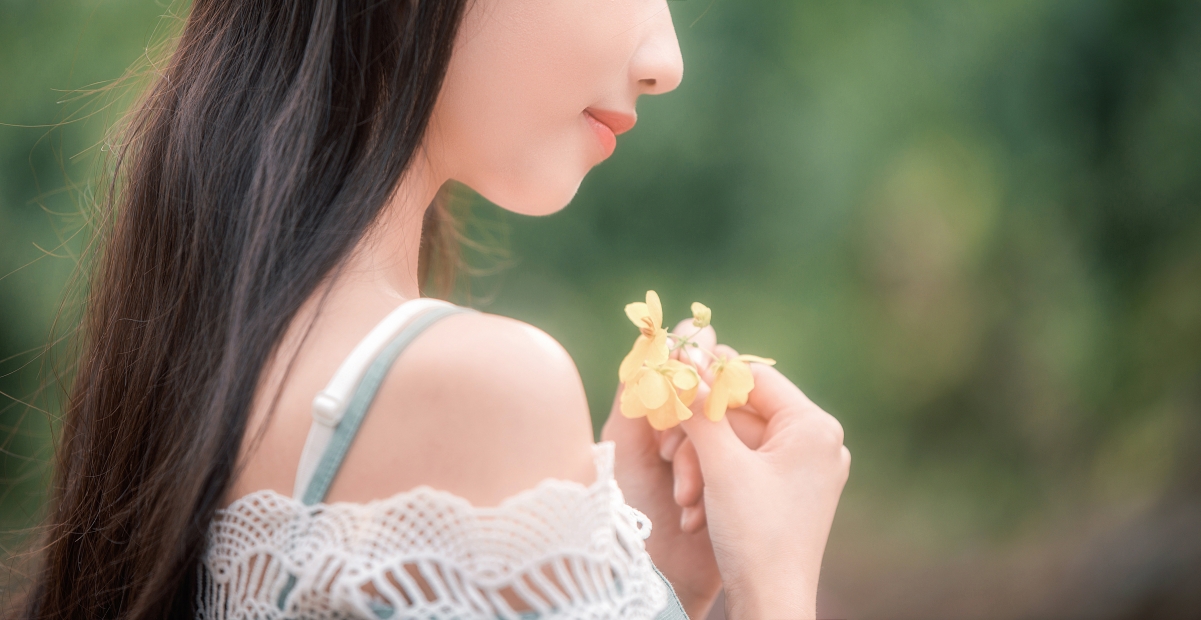 绝美侧颜香肩4K壁纸，高清美女图片，4186x2160分辨率，唯美下载体验