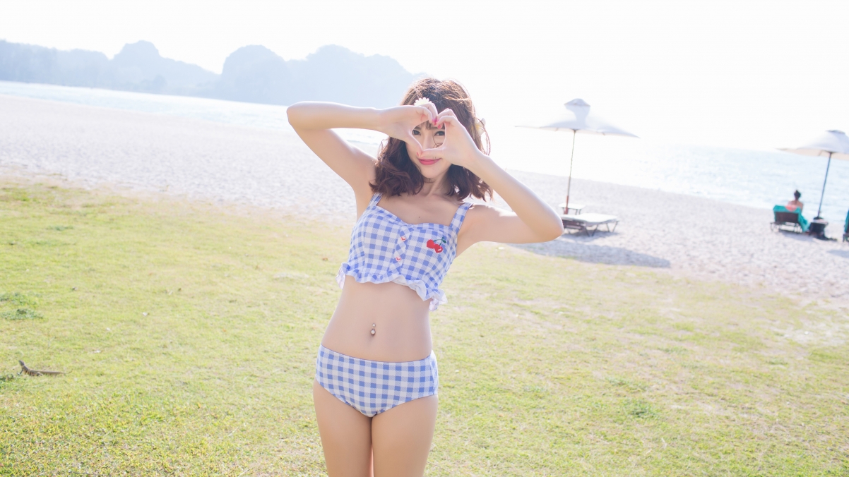 Sandy陈天扬美女模特爱心手势4K超清壁纸，3840x2160高清图片下载