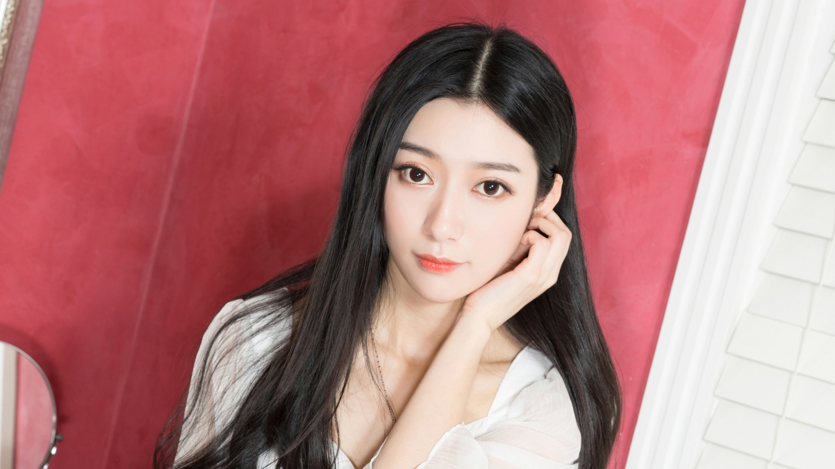 克拉女神，4K超高清小新美女壁纸，3840x2160精美图片，免费下载