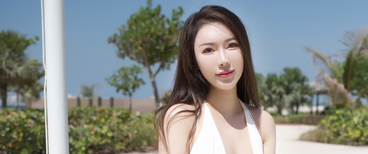 尤妮丝长发美女模特4K高清壁纸，惊艳3440x1440分辨率，精美图片一键下载