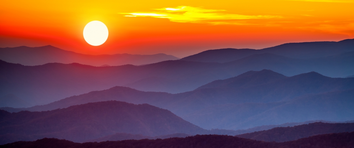 绝美日落山脊4K风景壁纸，3440x1440高清大图，一键下载尽享自然之美