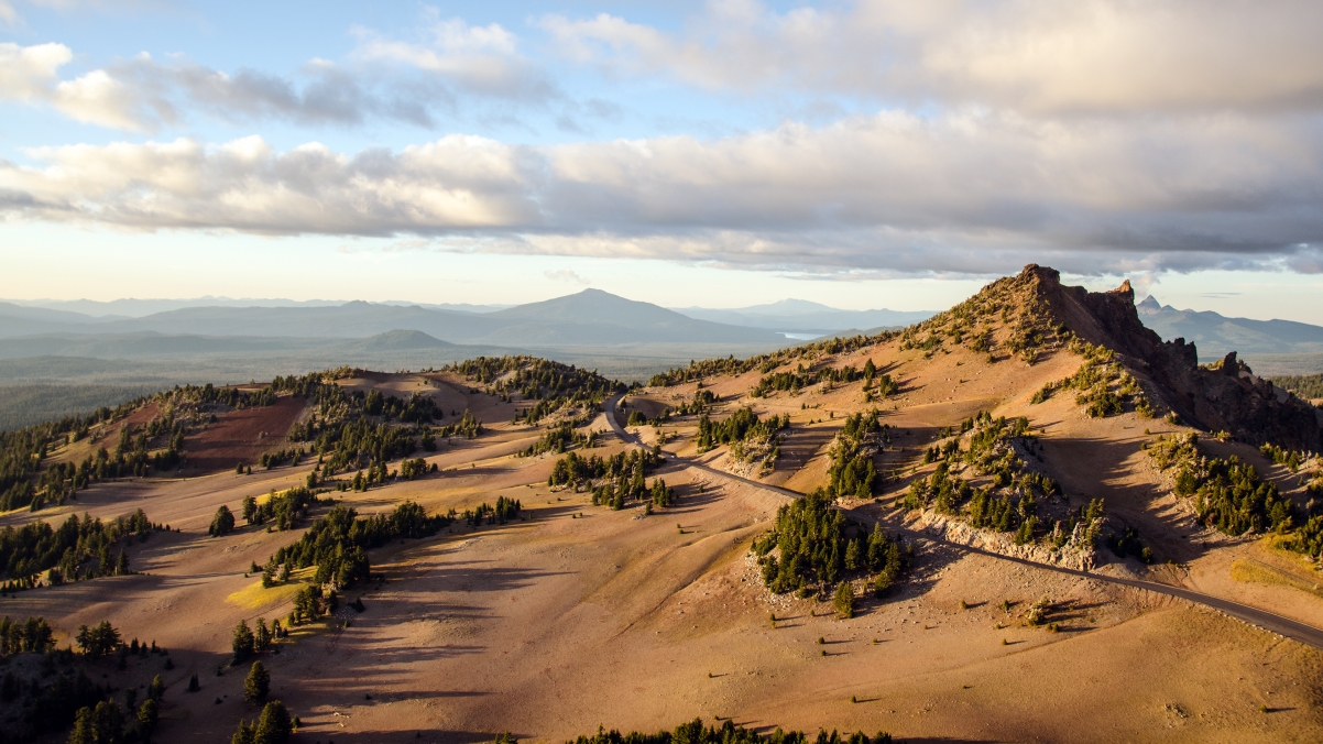 俄勒冈火山口湖绝美4K风景壁纸，高清大图，3840x2160分辨率，一键下载！