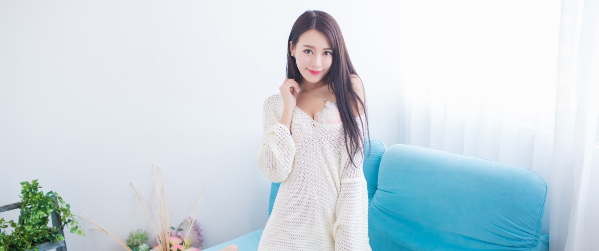 王曼妮白色毛衣高清美女壁纸，4K超清3440x1440分辨率，一键下载