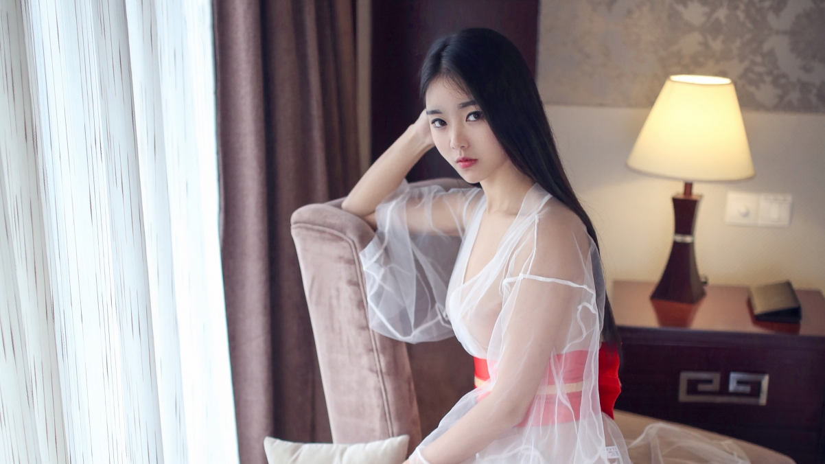 4K美女壁纸大赏，可乐Vicky精选高清图片，3840x2160分辨率，一键下载尽享视觉盛宴！