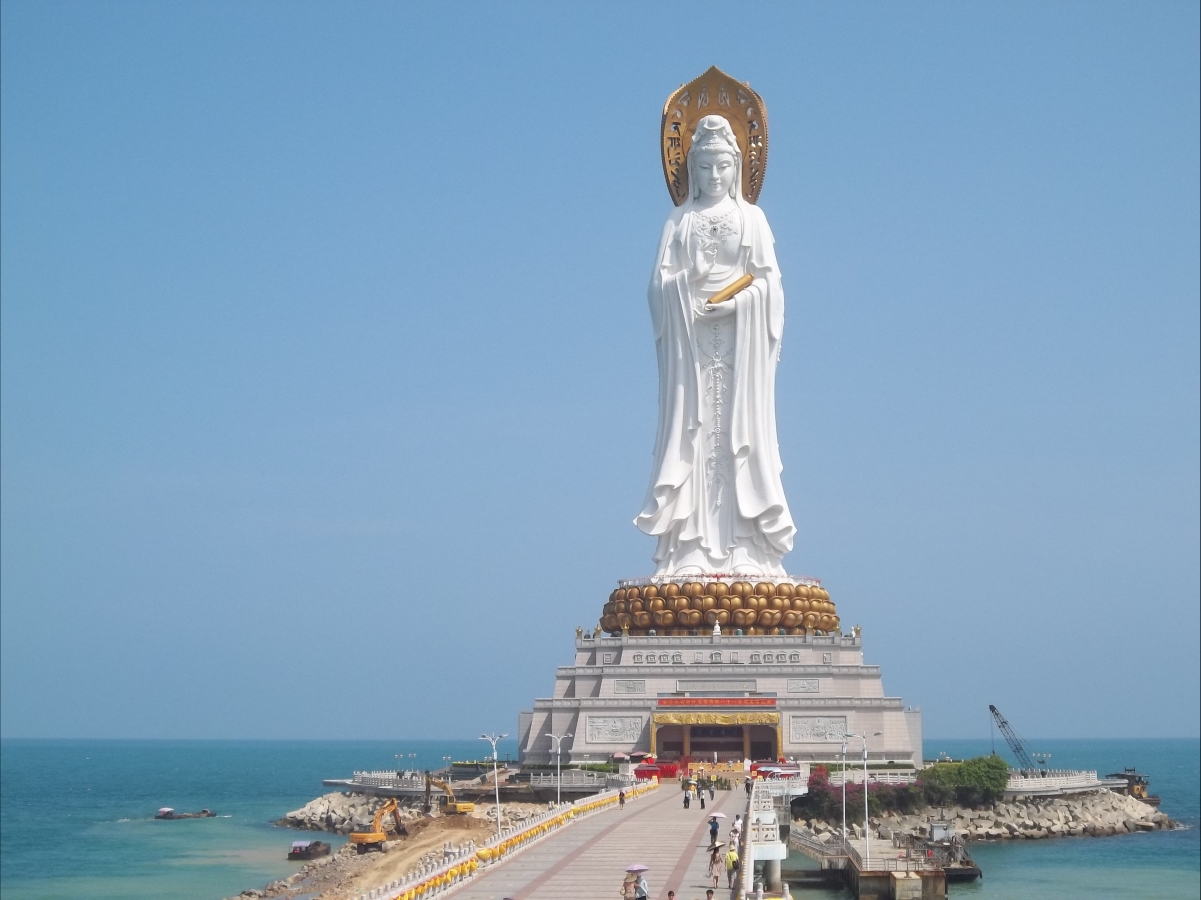 南海观音菩萨，高清4K宗教壁纸，绝美细节尽在眼前，4288x3216分辨率，免费下载！