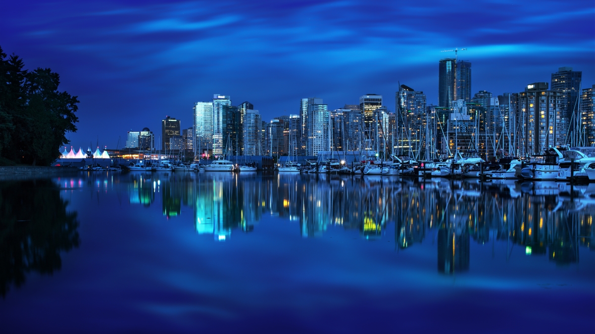 温哥华市中心璀璨夜景，超清4K壁纸，3840x2160高清大图，一键下载