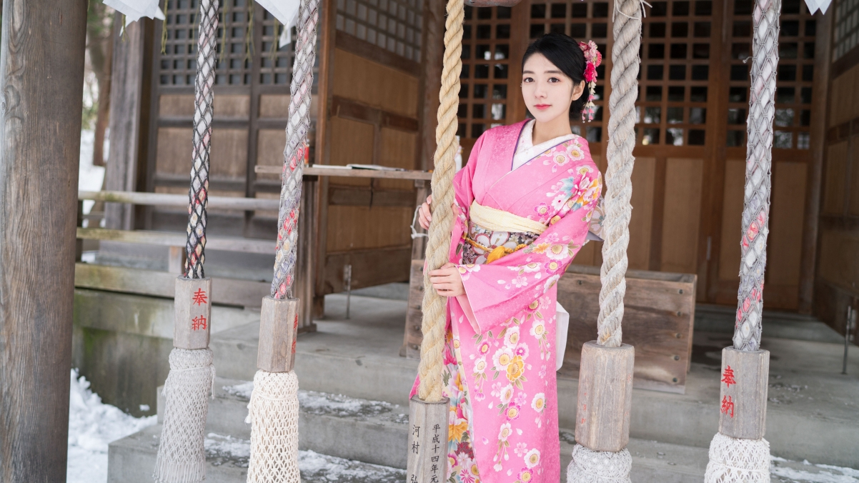 美女小热巴高清4K壁纸，3840x2160分辨率，时尚和服装精选图片，免费下载