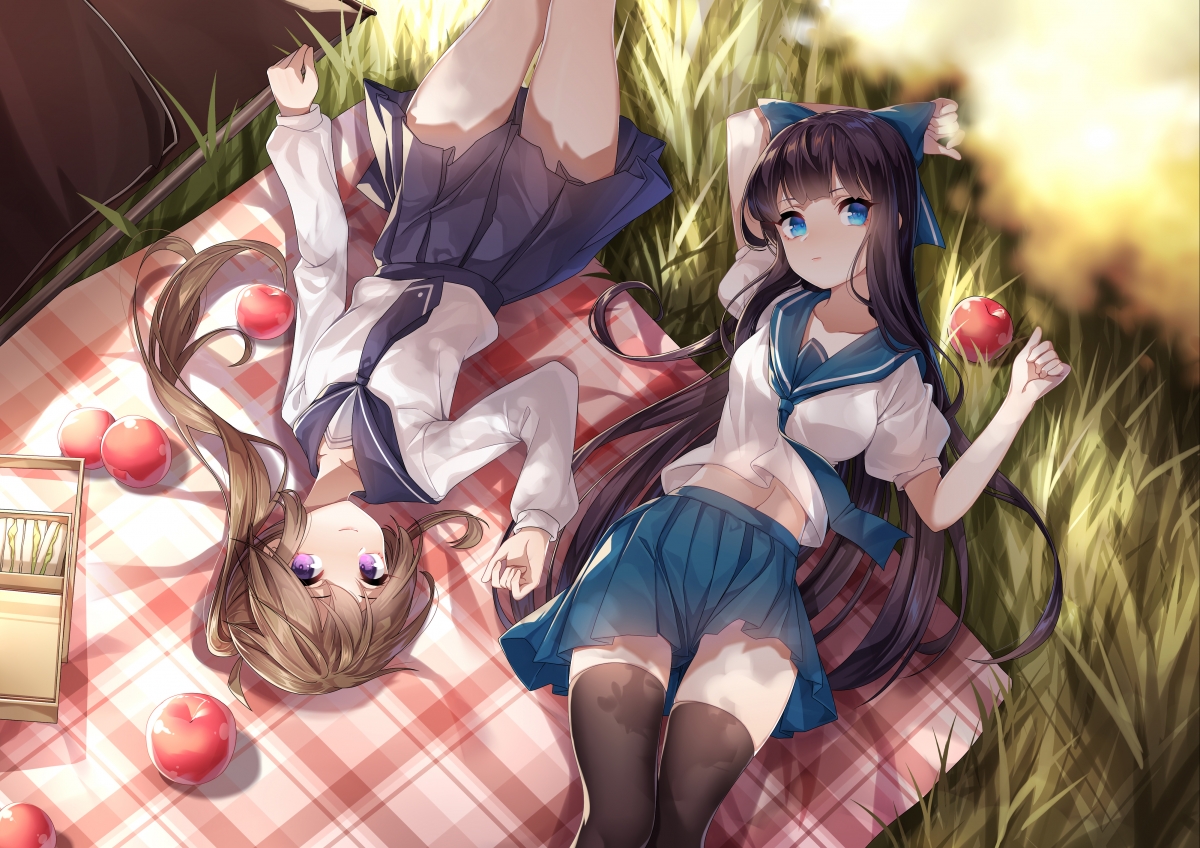 动漫女孩校服微笑，野外用餐美景呈现，4K超清壁纸下载，4000x2828高清体验
