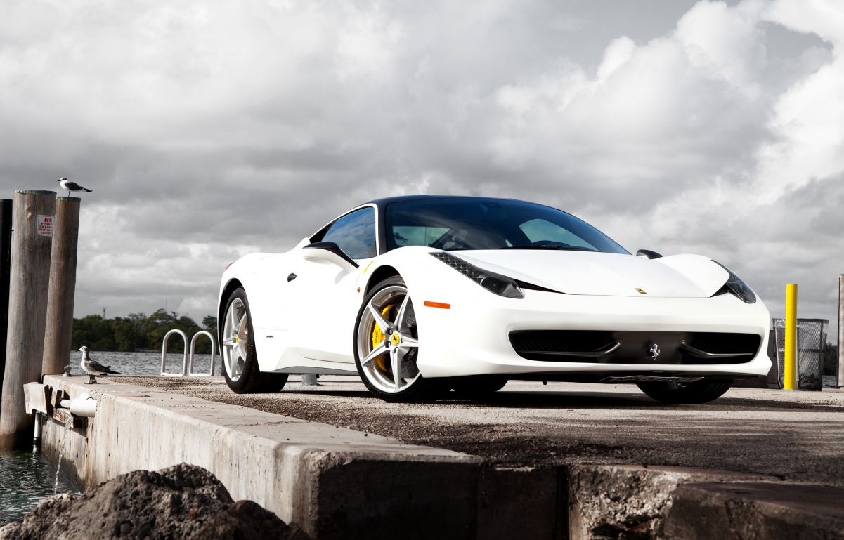 法拉利458 Italia白色跑车，超清4K壁纸，4200x2688分辨率，一键下载