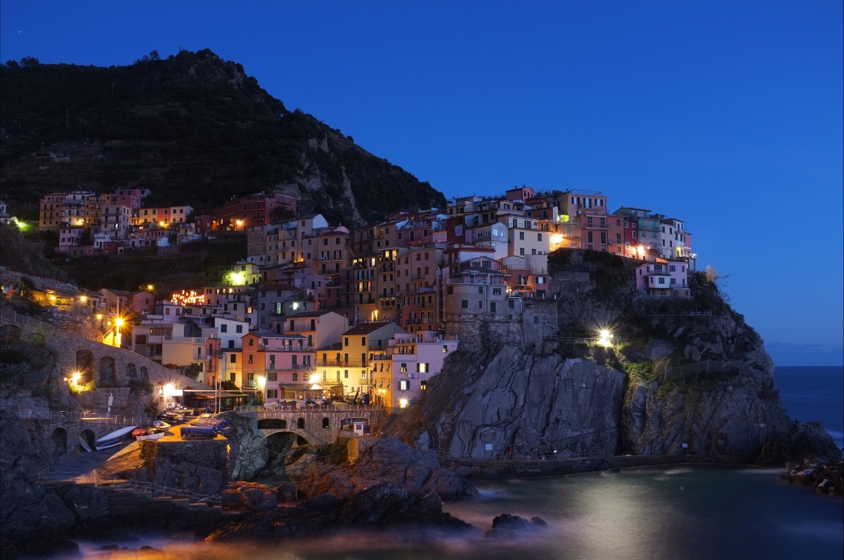 意大利五渔村夜景，绝美4K风光壁纸，高清4288x2848，免费下载