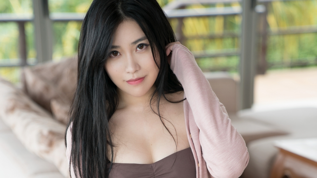 许诺，长发飘逸甜美微笑，4K高清美女壁纸，3840x2160超清下载
