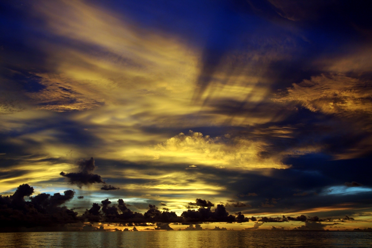 马尔代夫北环礁绝美天空4K高清风景壁纸，超清画质4770x3177，免费下载