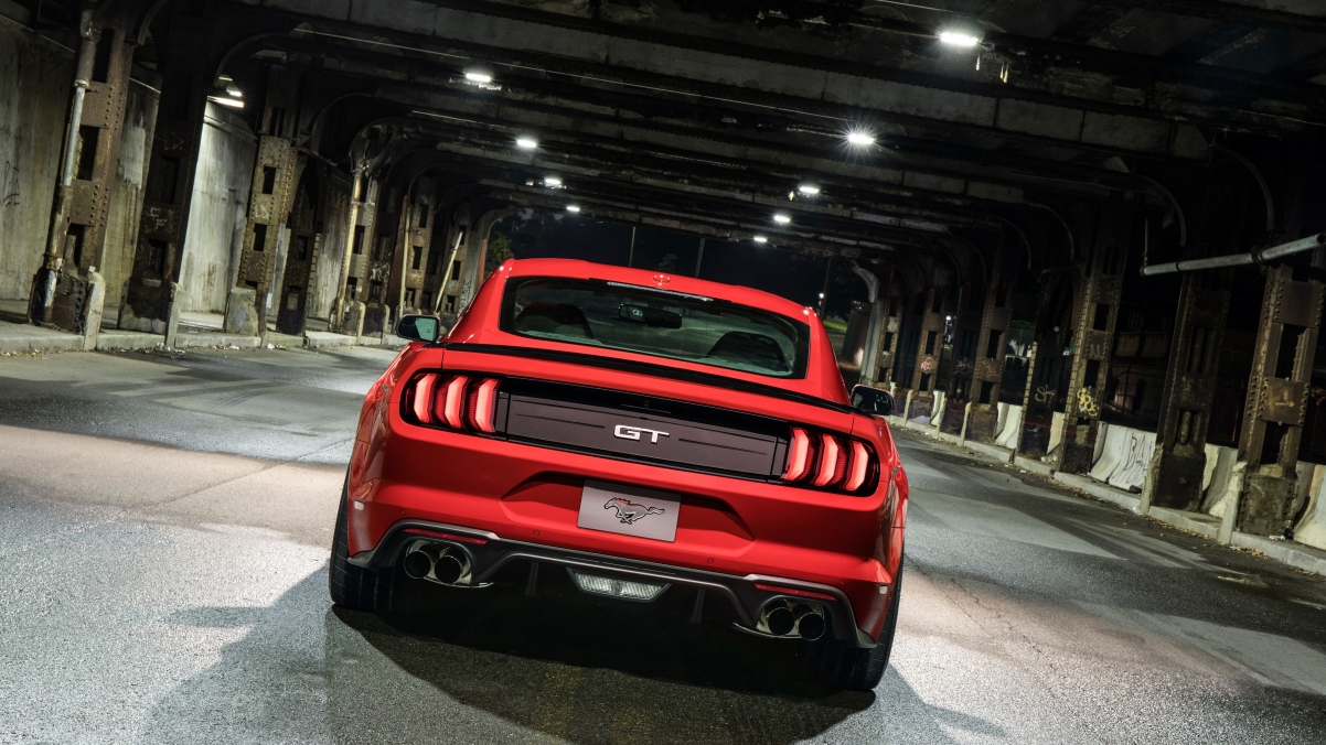福特2018款Mustang GT红色跑车，绝美4K高清壁纸，3840x2160分辨率，免费下载！