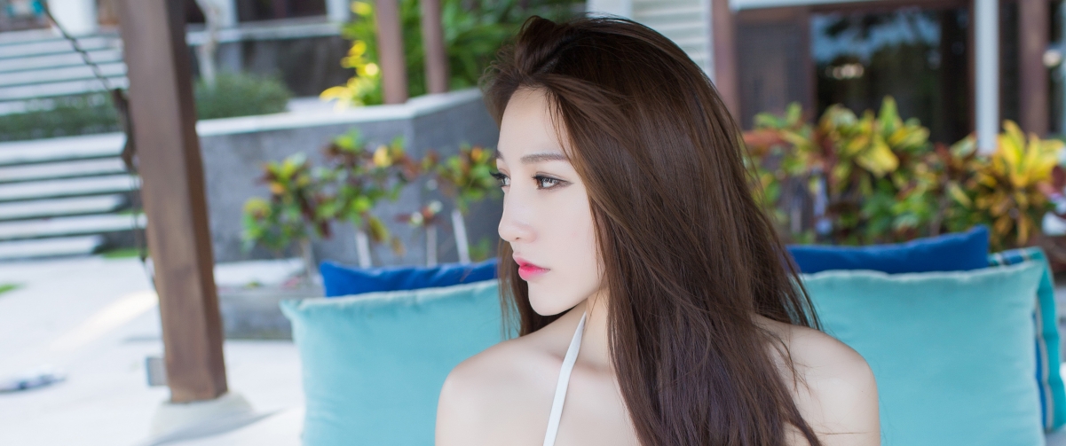 刘奕宁侧颜香肩长发美女壁纸，4K高清3440x1440，一键下载
