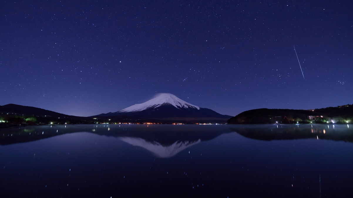 双子座流星辉映富士山，山中湖绝美4K风景壁纸，高清下载3840x2160