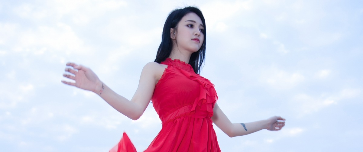 李倩倩粉色裤装美照，高清4K壁纸下载（3440x1440）