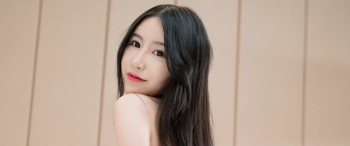 清纯佳人谢芷馨，惊艳4K桌面壁纸，3440x1440高清美图，免费下载！