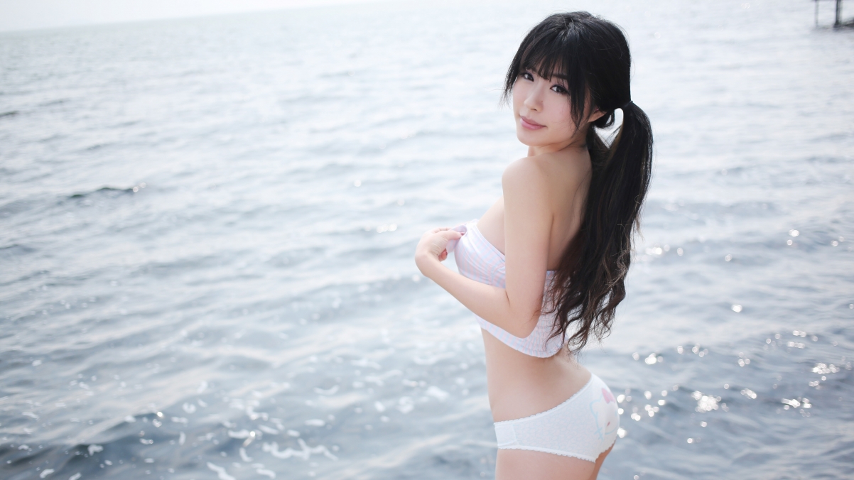 刘雪妮Verna绝美比基尼照，4K超高清壁纸下载，3840x2160分辨率
