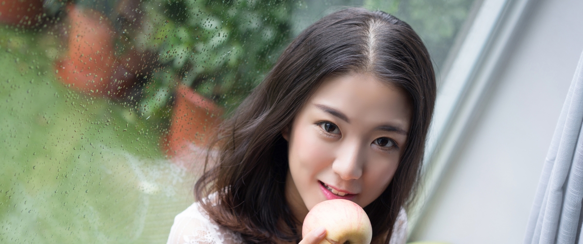 宁宁萌态美女写真，高清4K壁纸，3440x1440分辨率，一键下载