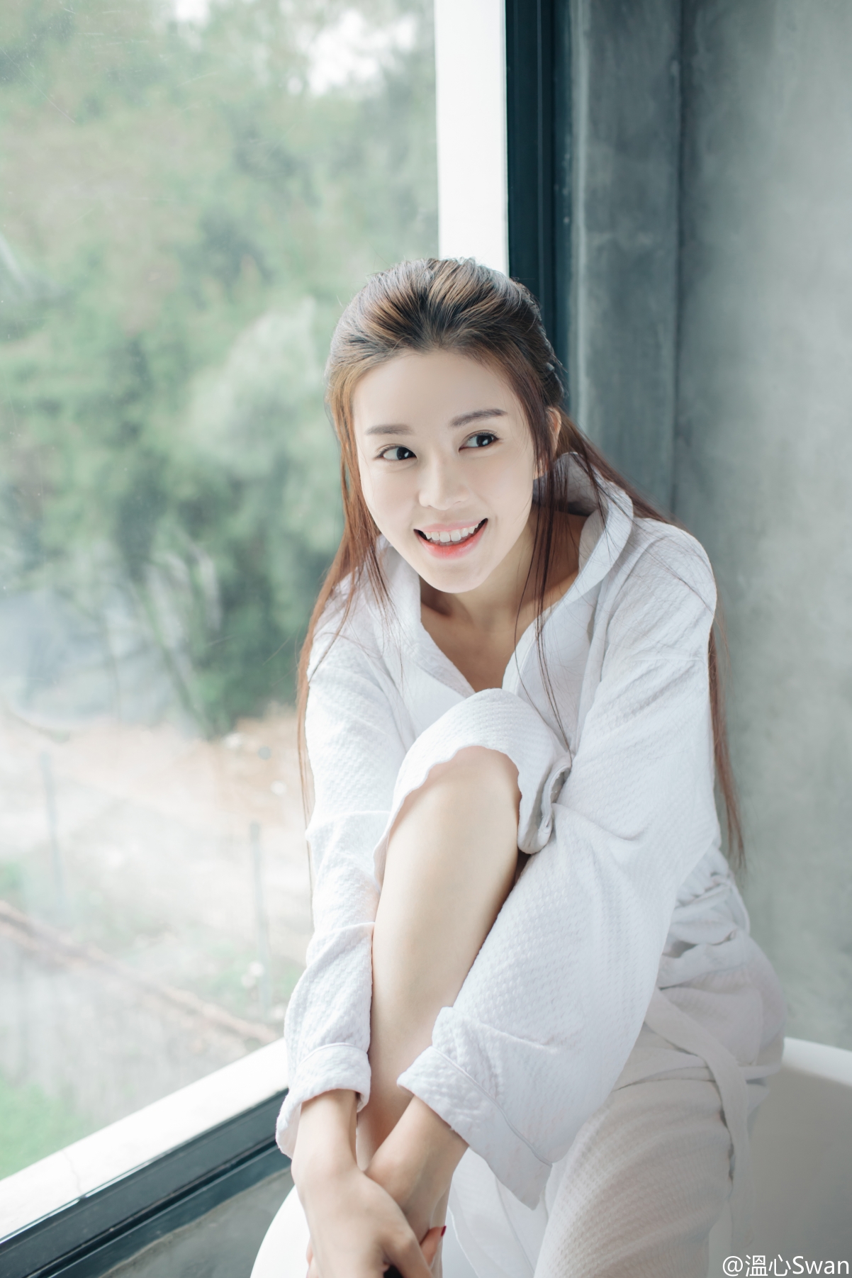 温心Swan精选，4K超高清美女壁纸，3840x5760分辨率，一键下载