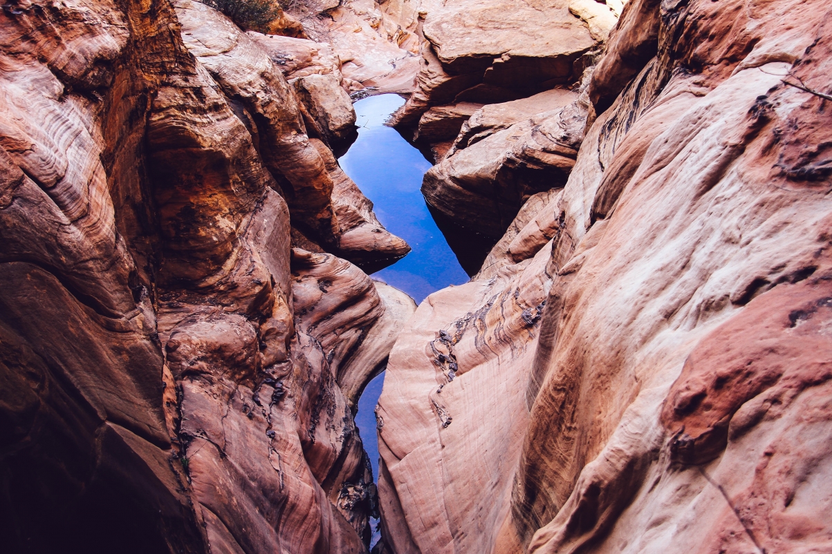 岩石流水美景，精选5K高清图片，4K风景壁纸，5184x3456超清分辨率，免费下载