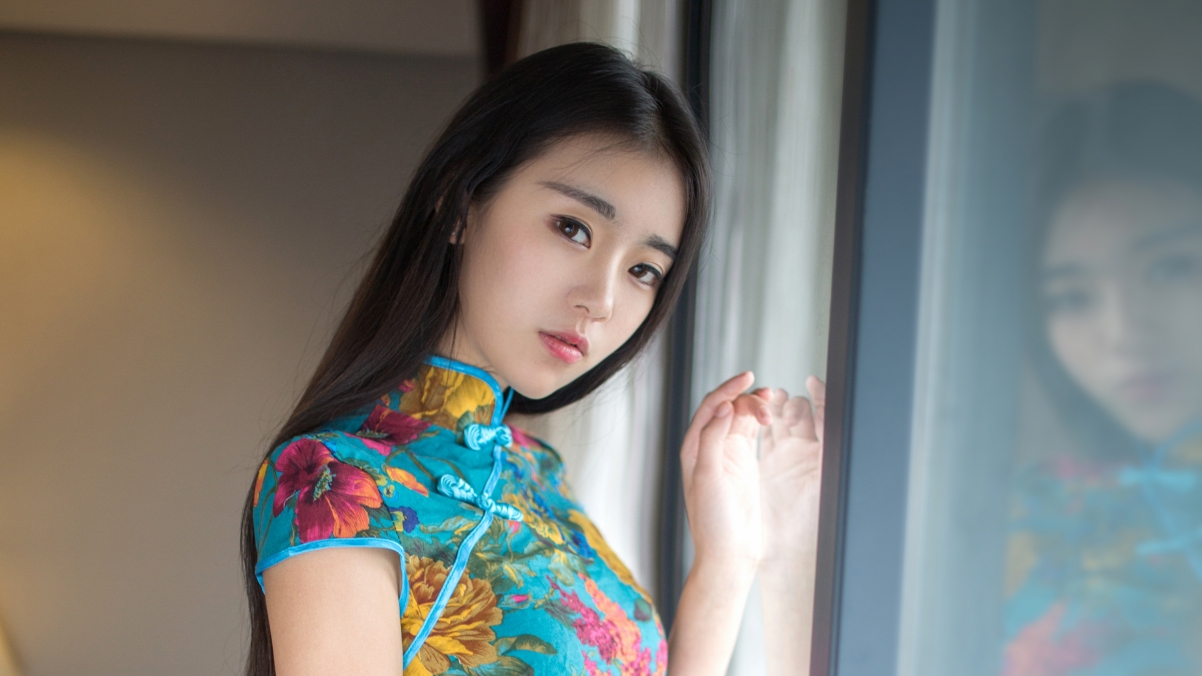 旗袍佳丽可乐Vicky惊艳亮相，超高清4K壁纸免费下载