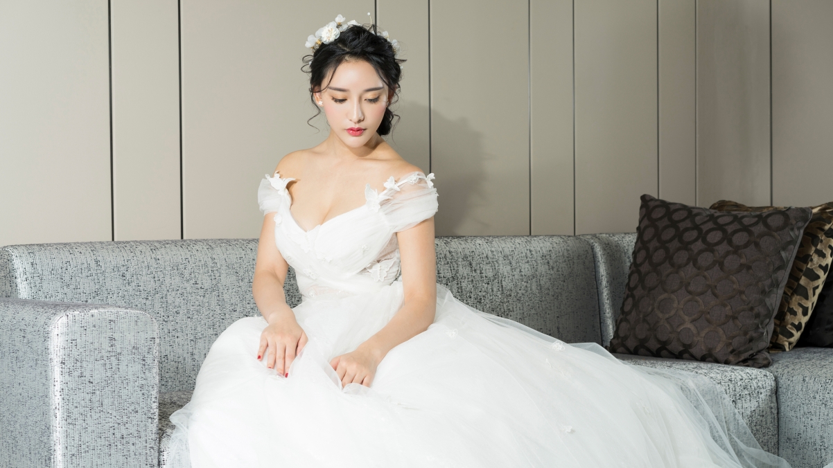 小西唯美婚纱照，精选4K高清美女壁纸，3840x2160分辨率，免费下载