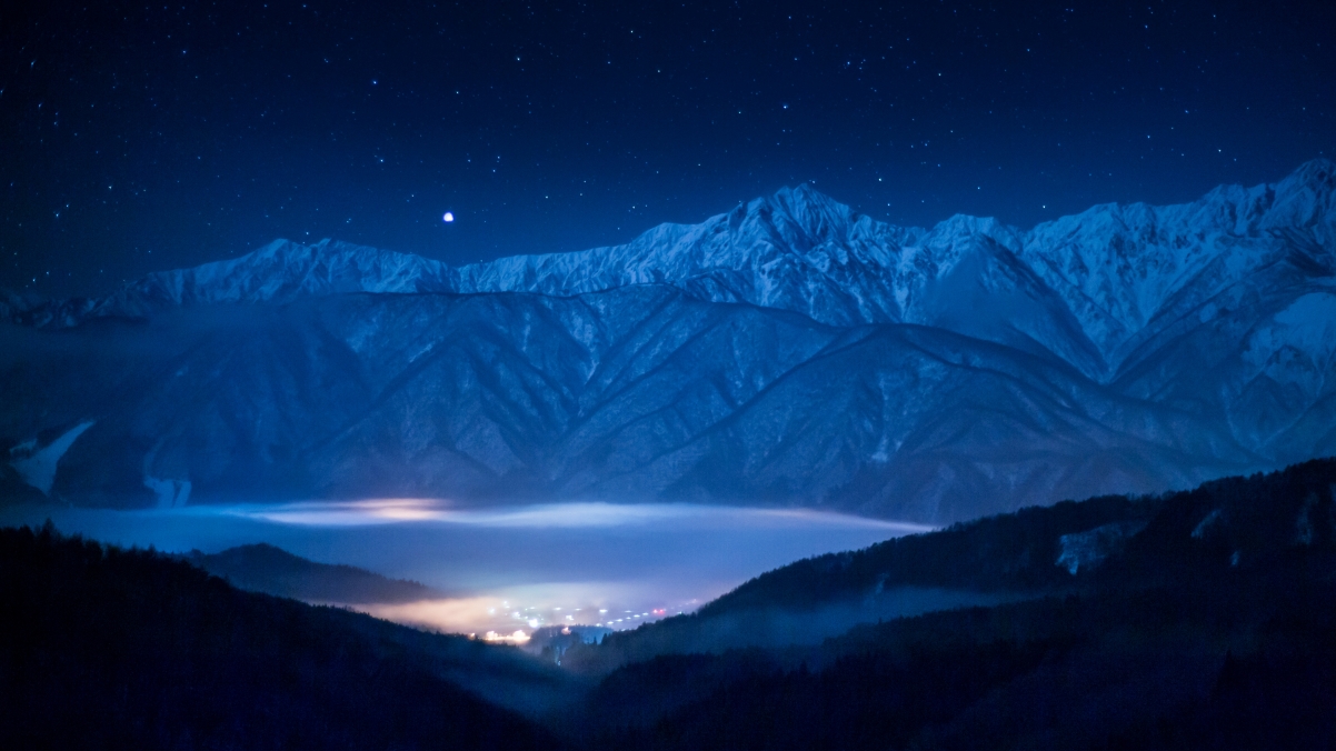夜晚星空山脉美景，高清4K天狼星壁纸，3840x2160分辨率下载