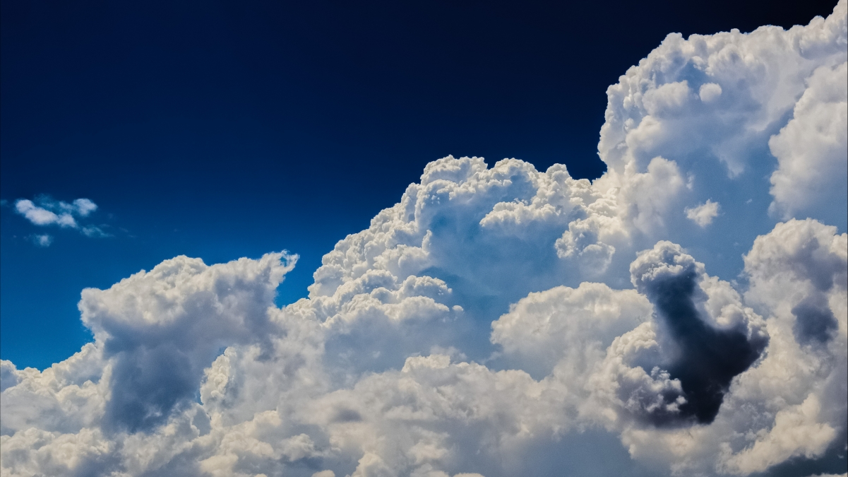 绝美天空，积云缭绕的4K高清自然风景壁纸，4900x2756超清下载