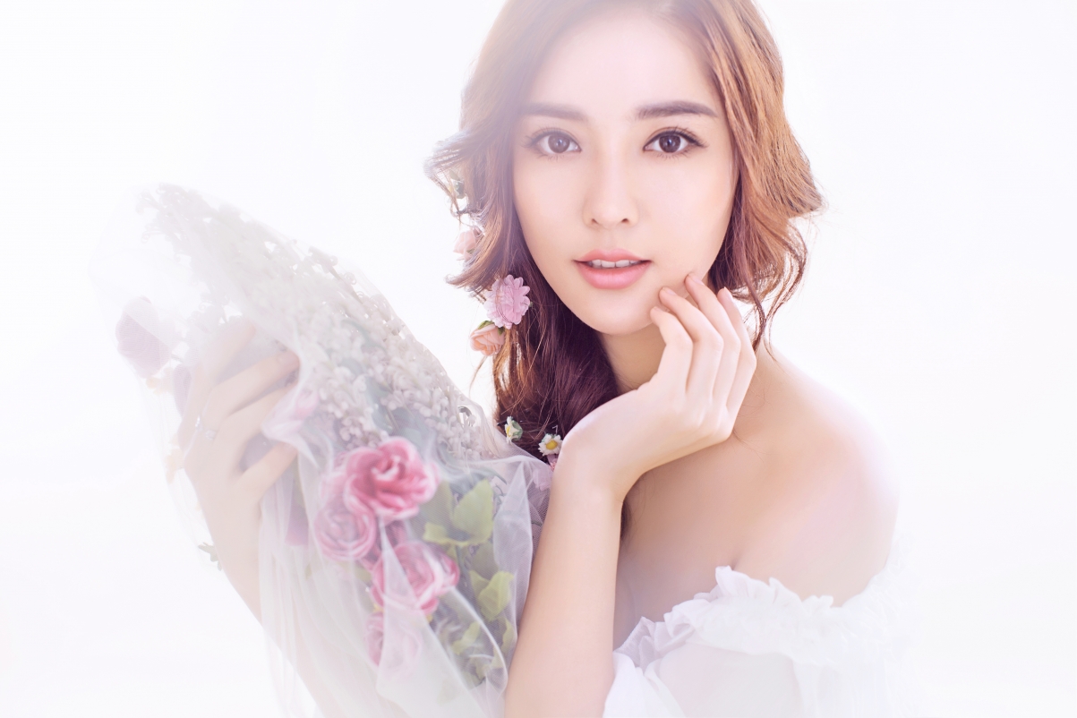 赵雨菲精选美女壁纸，高清4K/5K画质，5184x3456分辨率，一键下载