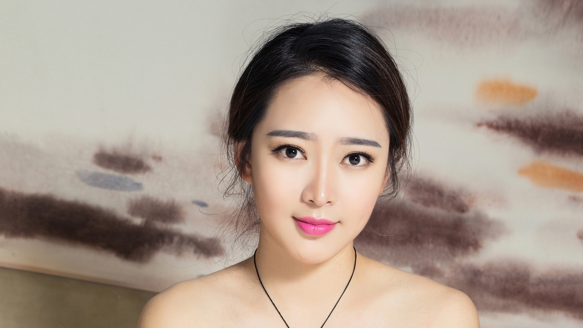 高清美女写真壁纸，珊珊4K超清版，3840x2160分辨率，免费下载