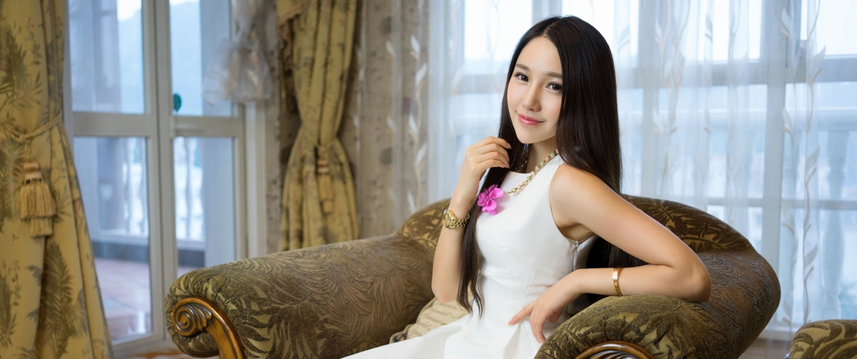 刘奕宁Lynn居家白色连衣裙写真，高清4K美女壁纸，3440x1440超清下载