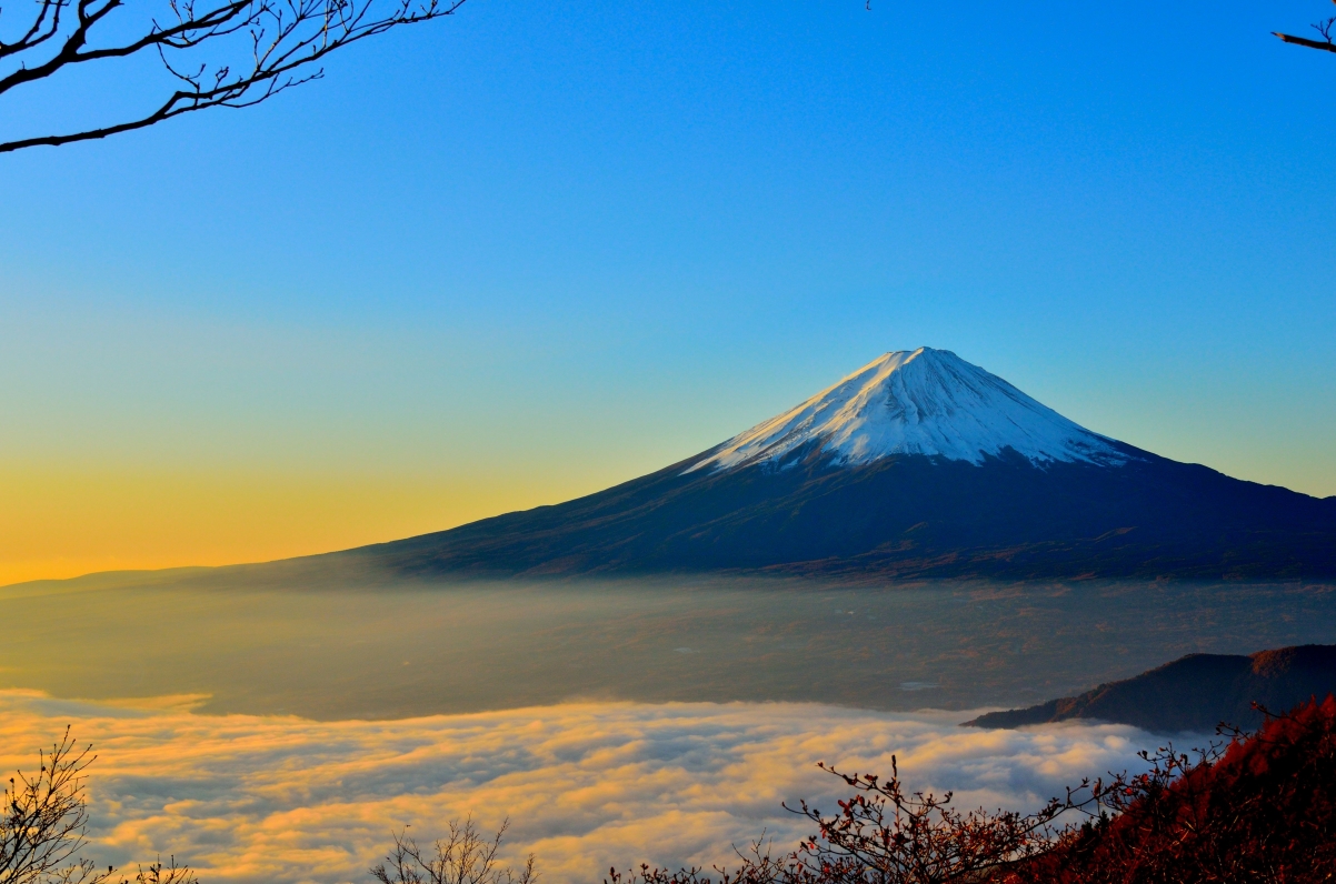 海的云韵，日出富士山美景，4K高清风景壁纸，4928x3264分辨率，免费下载