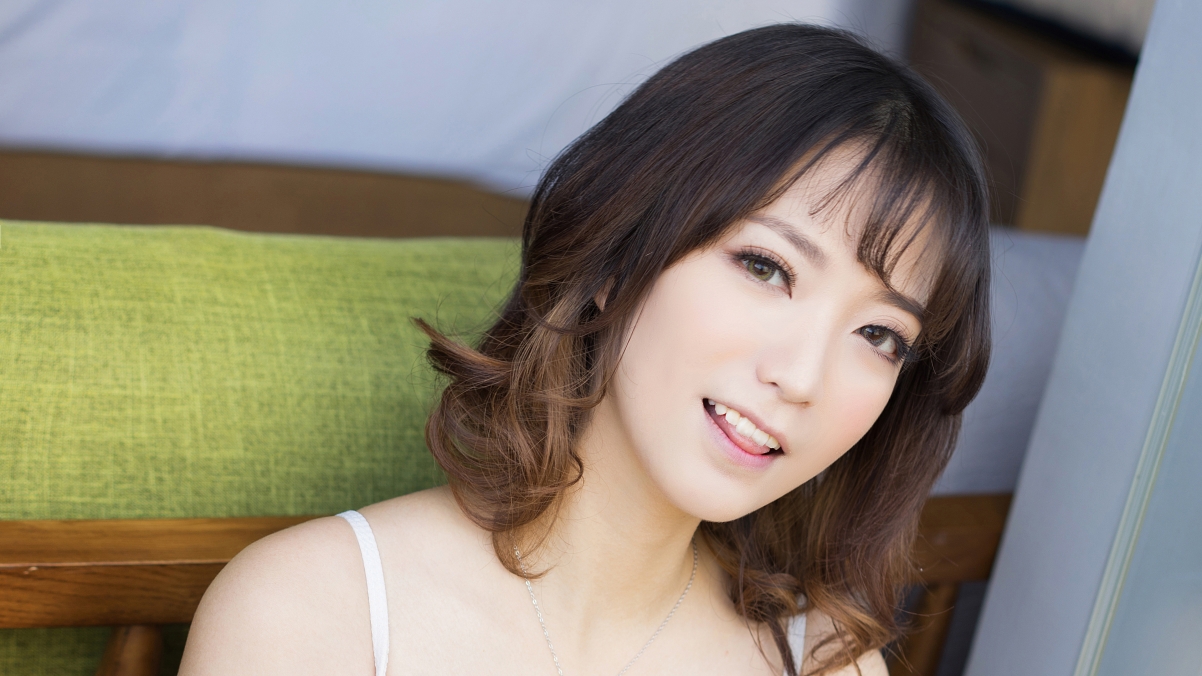 高清美女模特奈奈4K壁纸，3840x2160超清大图，一键下载