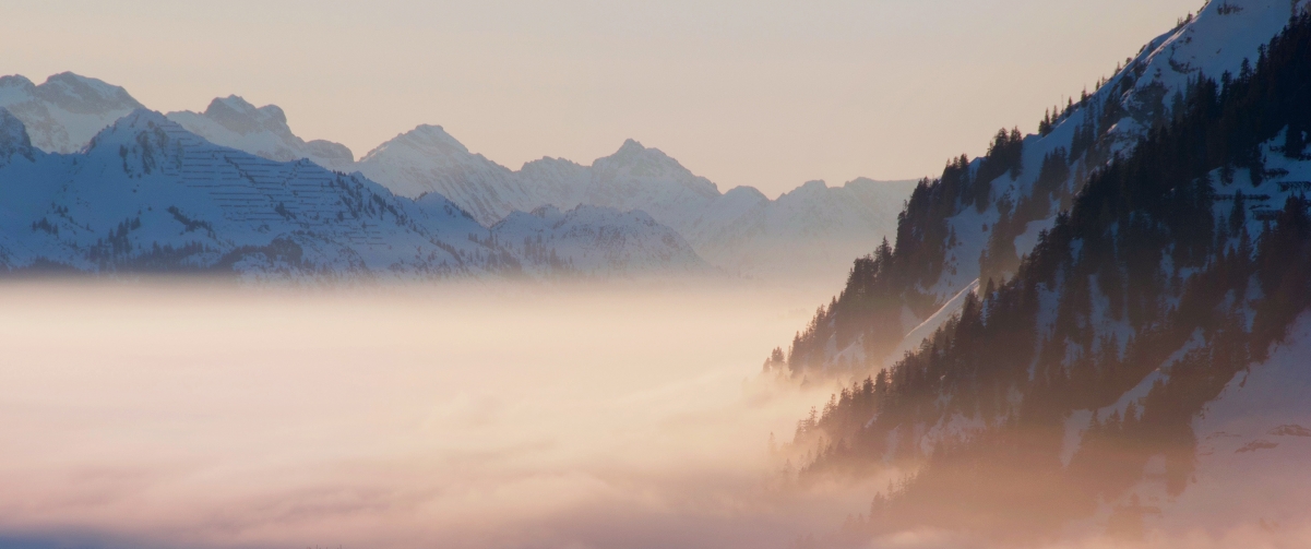 雾锁高峰，绝美4K风景壁纸，3440x1440高清下载