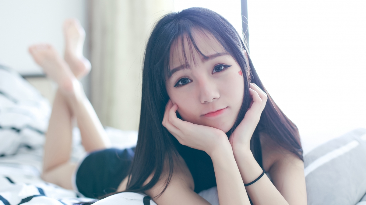 日系甜美美女4K超高清壁纸，3840x2160精选大图，一键下载