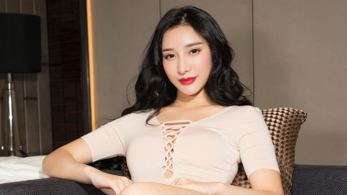 克拉女神小西，养眼高贵4K壁纸，超清3840x2160美女图片下载