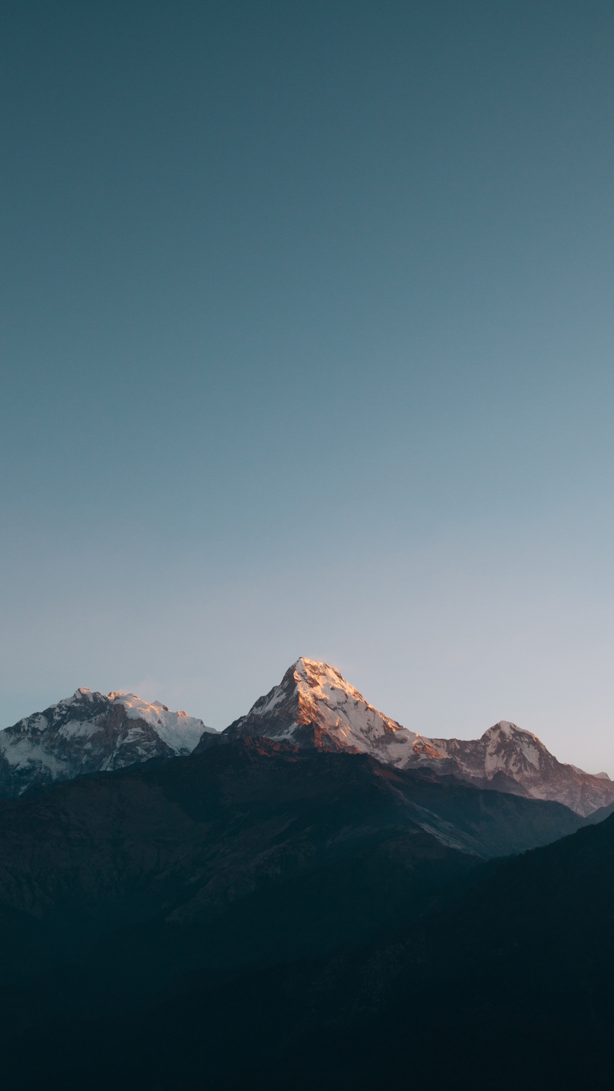 绝美天空山峰景，4K超清手机壁纸，2160x3840高清下载
